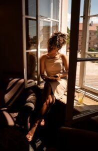 Amar não diminui quem você é — revela quem você escolhe ser